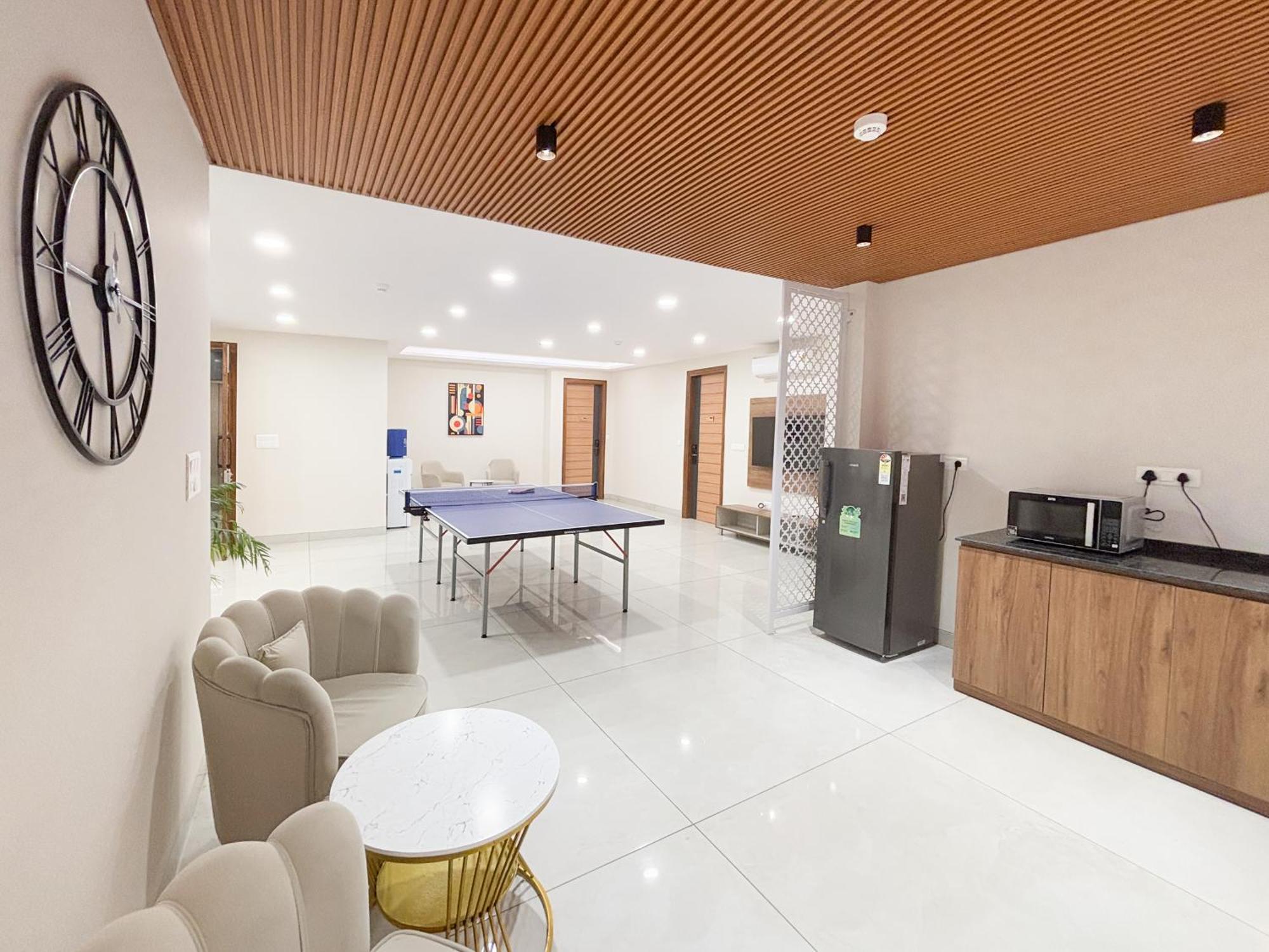 Housr Sector 45 Gurgaon Near Artemis Hospital Hotel Exterior photo